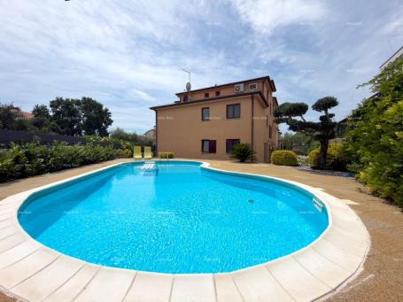 Wohnung Novigrad, Wohnung an attraktiver Lage mit Pool.