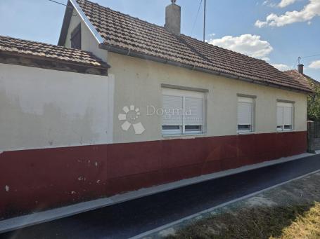 Prostrana kuća s 2 stana u Grabovcu