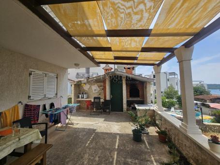 Apartmanska kuća u Okrugu Gornjem!  o. Čiovo