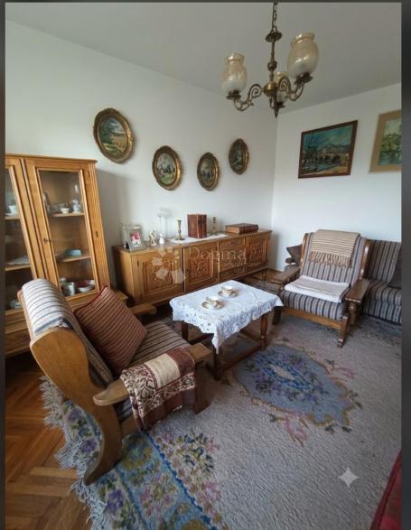 Stara Pazova, centar, 61 m2, terasa, uknjižen