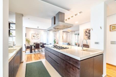 Zagreb, Mlinovi, prekrasan trosoban stan s garažom i parkirnim mjestom 126 m²