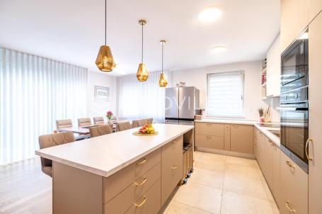 Zagreb, Vrapče, Bolnička, luksuzan četverosoban stan s vrtom 140 m², garaža
