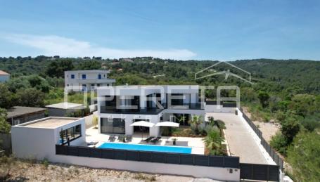 Luksuzna moderna vila s bazenom i wellnessom  - otok Šolta