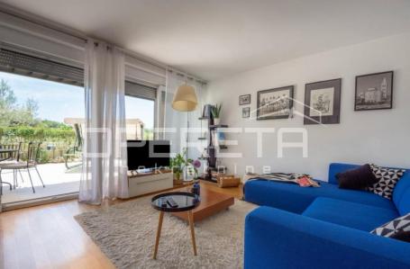 Uređen trosoban stan s privatnim vrtom i terasom, 89 m², prizemlje, Mocire, Zada