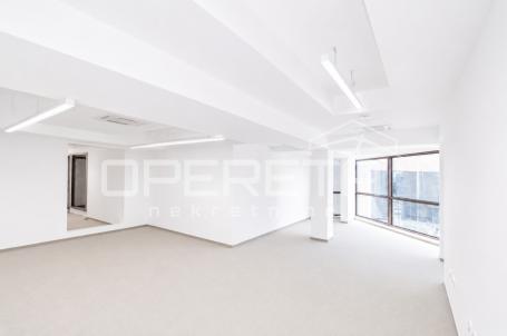 Split 3 – poslovni prostor 940 m2 s 22 ureda i portirnicom