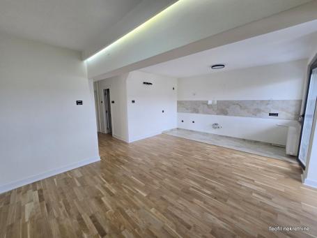 VRACAR JUŽNI BULEVAR 75m2 , (2T) ,298900e