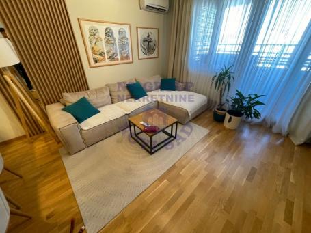 Odličan namešten četvorosoban duplex na Novoj Detelinari 