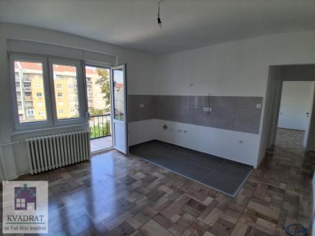 Dvoiposoban stan 52m² + terasa 12m², III sprat – Grbavica, Novi Sad (KOMPLETNO RENOVIRAN) - 175.000€