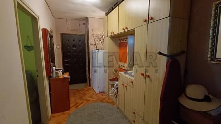 Centar, trosoban stan, 63 m2, II sprat