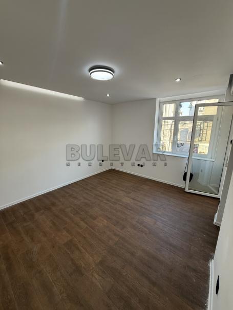 Izdaje se odličan dvosoban stan u strogom centru grada Niša kao poslovni prostor, 50m2