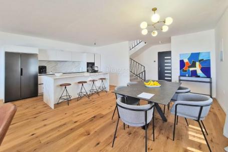 Duplex kuća u Kostreni!
