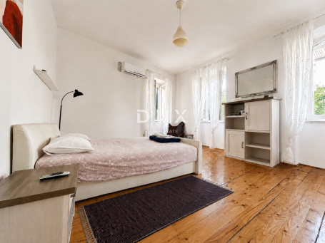 ŠIBENIK, CENTAR – Uređen stan 66,80 m², 240 m od mora, investicijski potencijal