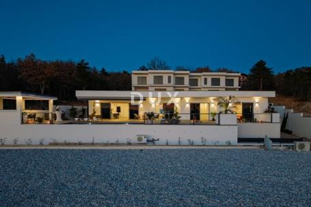 CRIKVENICA - Moderna vila s panoramskim pogledom na more