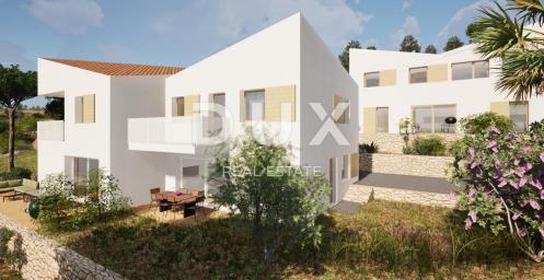 INSEL CRES, CRES – Zwei-Zimmer-Wohnung im Erdgeschoss, 2 Parkplätze, Garten 100 m²