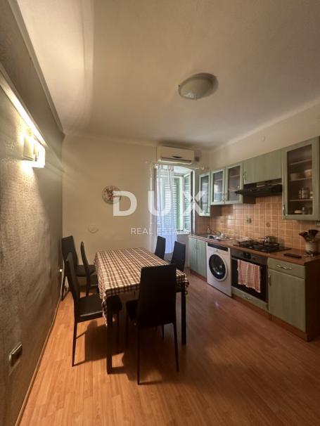RIJEKA, CENTAR - 2SKL stan sa dvorištem, uredan i useljiv
