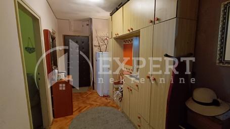 Centar, trosoban stan, 63 m2, II sprat
