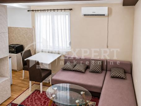 Izdaje se odličan duplex stan kod Medicinskog fakulteta, 38m2