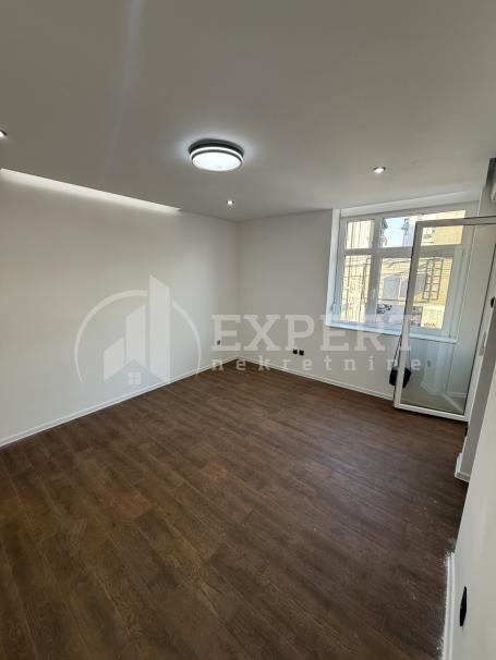 Izdaje se odličan dvosoban stan u strogom centru grada Niša kao poslovni prostor, 50m2