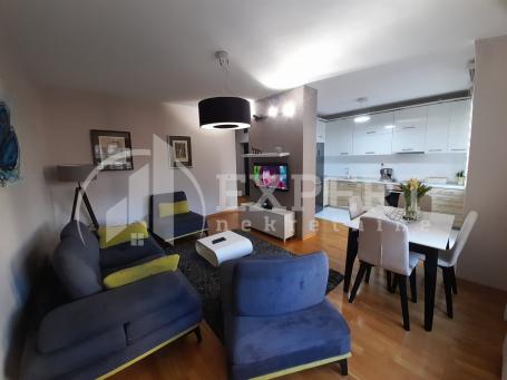 Izdaje se stan u epicentru Niša, pešačka zona, 60m2, 800e