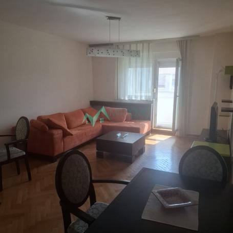 Izdavanje, Stan, 54m2 , Centar
