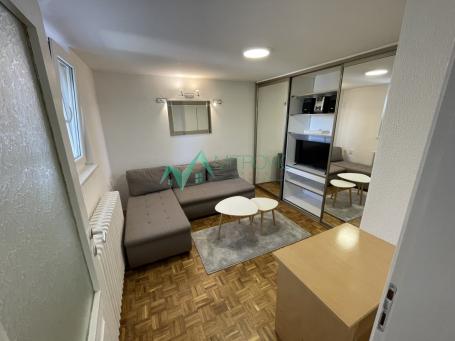 Izdavanje, Stan, 30m2 , Centar