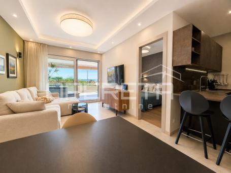 Žnjan – 2 spavaće, terasa s jacuzzijem, pogled na more