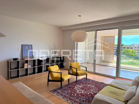 Split, Žnjan, morska vila, trosoban, 2 garažna mjesta, sprema