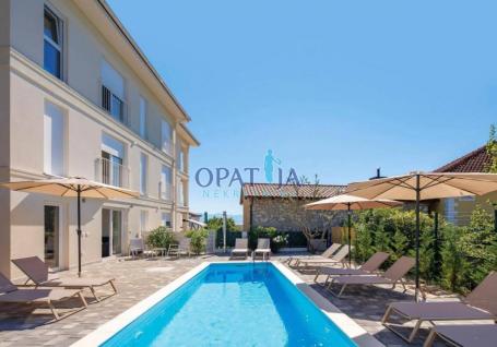Ičići - prekrasan apartman s bazenom i garažom
