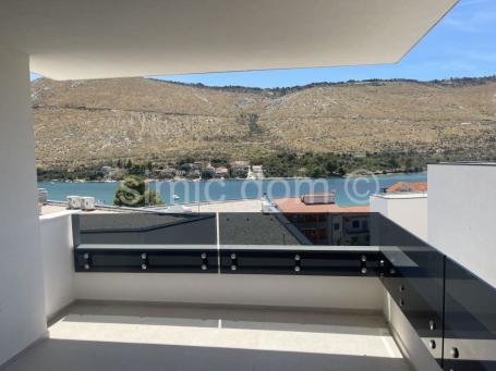 Prostrani stan blizu plaže, Grebaštica