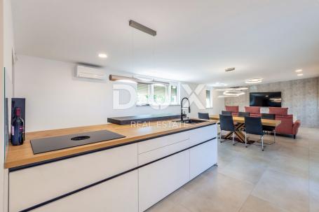 OTOK KRK, MALINSKA - Luksuzni penthouse s bazenom i panoramskim pogledom na more