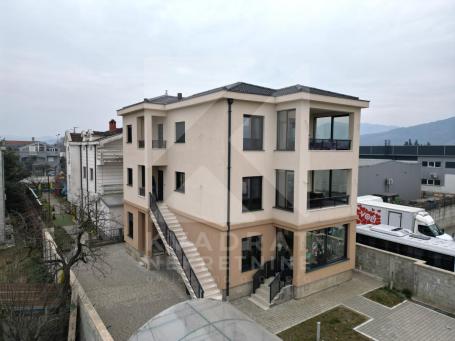 Izdavanje, Petosoban stan, Podgorica, Gornja Gorica, 180m2