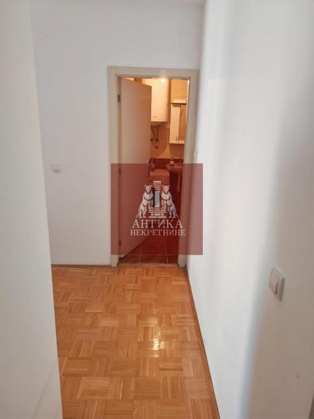 Na prodaju stan u Borči-prvi sprat, samo za keš kupce!