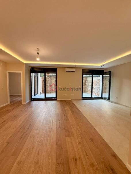 Ultralux. Dvorište i garaža uključeni u cenu