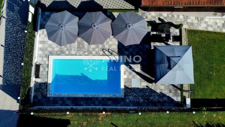Moderna kuća za odmor s bazenom, saunom i solarnim panelima – spremna za iznajmljivanje