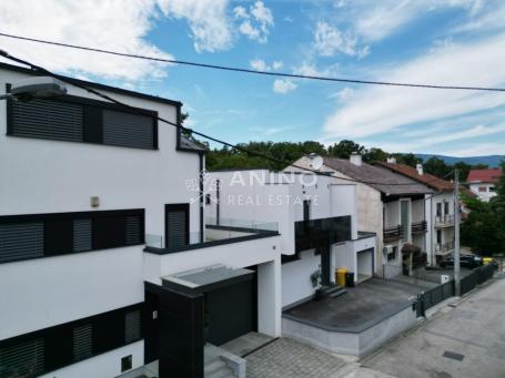 Luksuzna vila uz šumu – novogradnja, mirna ulica, vrhunska oprema