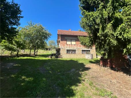 Kuća s gospodarskom zgradom i 1906 m² zemljišta – Oratje kod Krapinskih Toplica