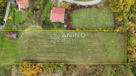 Građevinsko zemljište 3000 m² s drvenom kućicom i priključkom struje – Pustodol