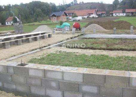 Prostrano zemljište sa projektom i građevinskom dozvolom – Lukavac Klanječki, 3.270 m²