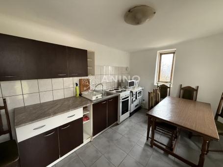 Prodaje se kuća 2.985 m² okućnice – mirna lokacija, Krušljevo Selo