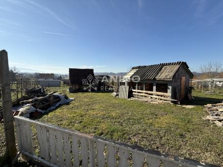 Građevinsko zemljište 776 m² sa starom kućom u Svetom Križu Začretju – priključci uz cestu