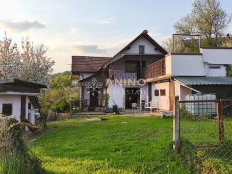 Uređena kuća s ograđenom okućnicom – idealna za obitelj ili vikendicu