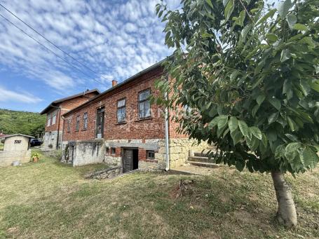 Kuća u Kuzmincu s 1.484 m² zemljišta – odlična prilika za uređenje