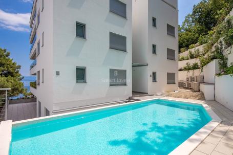 OPATIJA, stan 2S+DB s pogledom na more u novogradnji s bazenom (P2)
