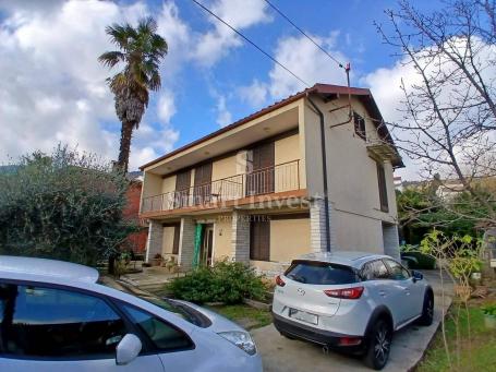 LOVRAN, kuća od 220 m2 u blizini mora