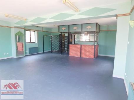 LOKAL-RESTORAN ZA IZDAVANJE U CENTRU MARŠIĆA--600 E