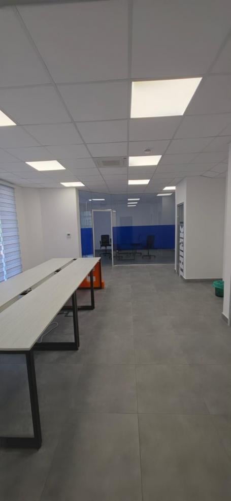 Izdavanje poslovnog prostora 158 m² u ekskluzivnom kompleksu na atraktivnoj lokaciji – Bečići