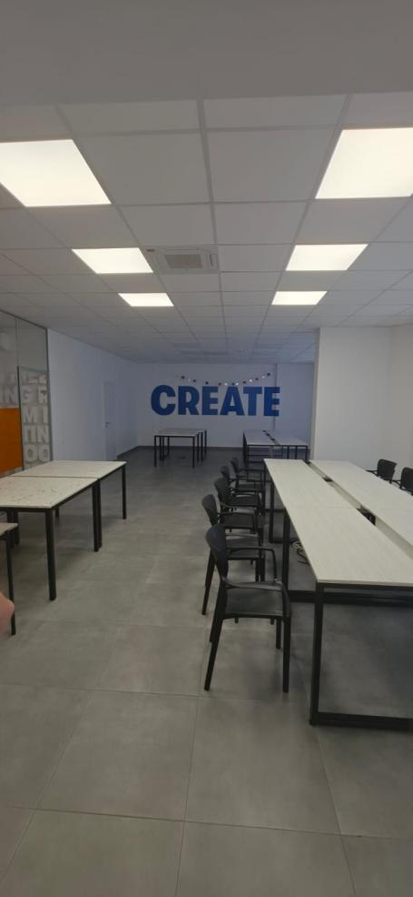 Izdavanje poslovnog prostora 93m² u ekskluzivnom kompleksu na atraktivnoj lokaciji – Bečići