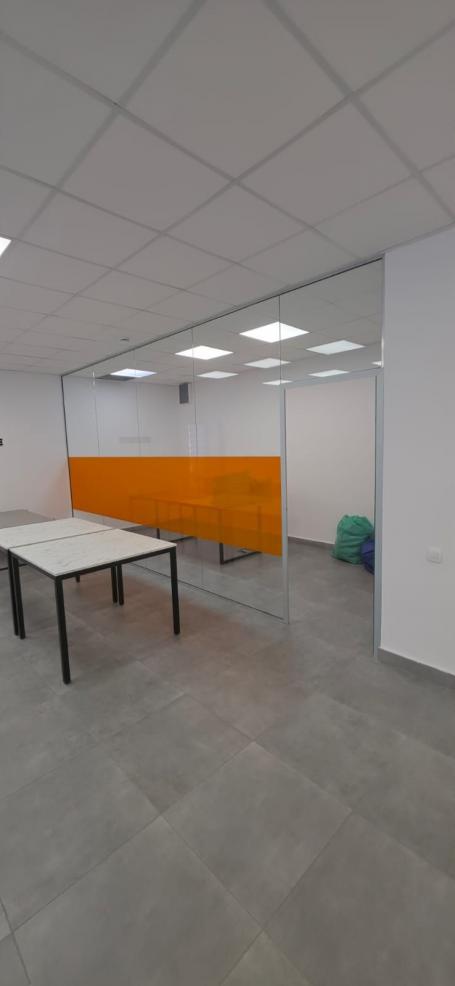 Izdavanje poslovnog prostora 65m² u ekskluzivnom kompleksu na atraktivnoj lokaciji – Bečići