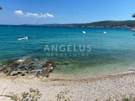 Trogir - Baugrundstück in erster Reihe zum Meer
