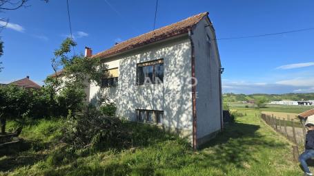 Lepajci, okolica Krapine –dvije odvojene stambene jedinice,1.774 m²